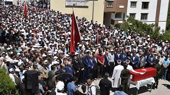 ehit retmen Necmettin Ylmaz son yolculuuna uurland