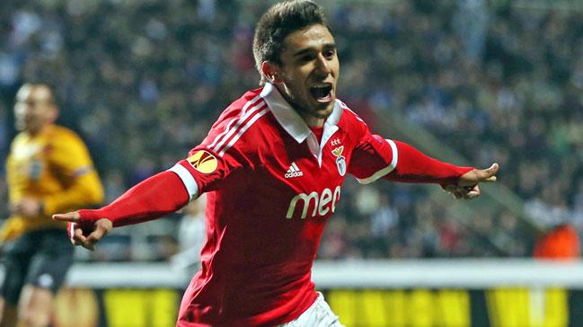  bykler Eduardo Salvio iin yaryor