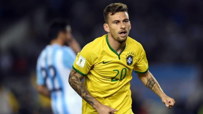 Fenerbahe'nin transfer gndemindeki Lucas Lima 'Come to Fenerbahe' mesajlarn beendi