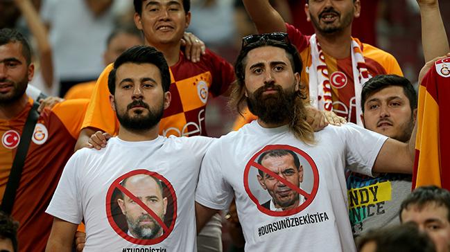 Galatasaray taraftarı Östersunds maçında istifaya davet etti