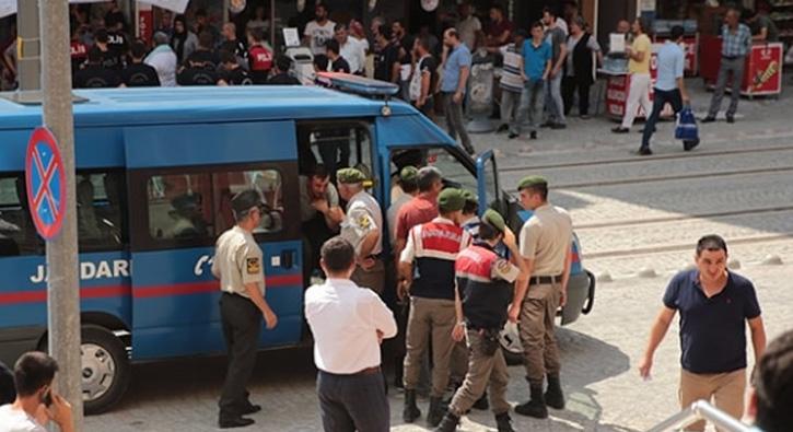 Halk otobsndeki askerleri darp eden 10 kiiden 7'si tutukland