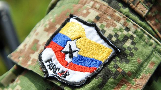 FARC liderleri eski paramiliter liderle bulutu