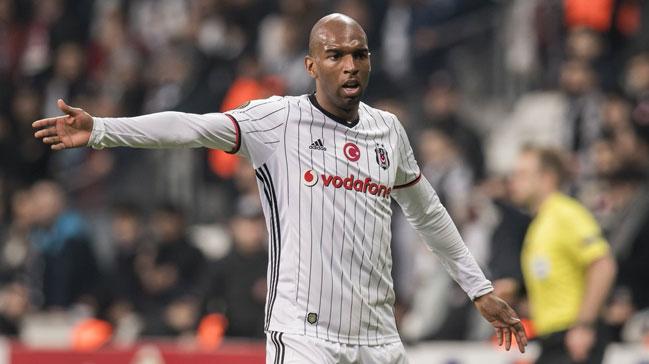 Beikta'n baarl futbolcusu Ryan Babel'e Ajax talip oldu