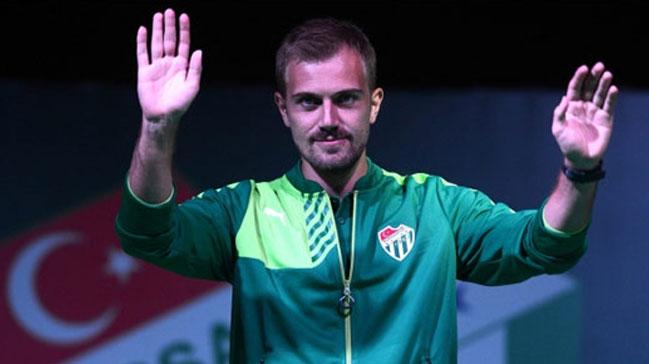 Galatasaray'la gren Mert Gnok Bursaspor kampndan ayrld