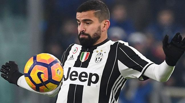 Beikta Juventus'tan Tomas Rincon'un peinde