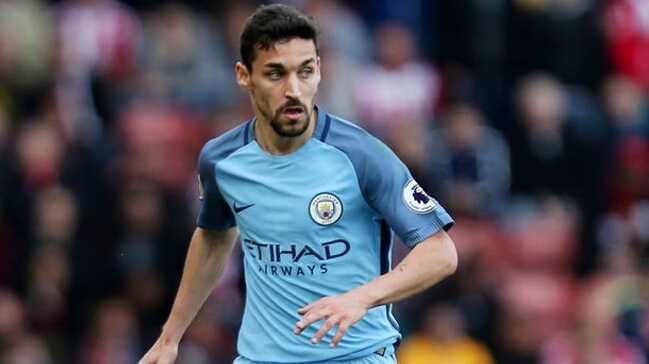 Jesus Navas Sevilla kulp binasna geldi ve transferi iin grme yapt