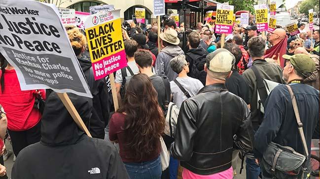 Siyahi genin gzaltnda lm protesto edildi