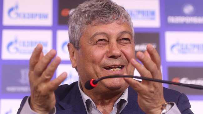 Mircea Lucescu Galatasaray'a 'Futbol Danman' olarak imza att