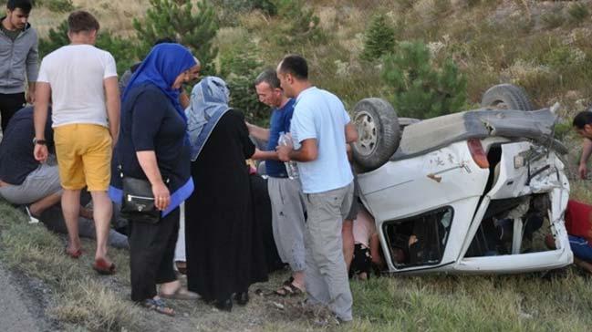 Ticari ara ile arpan otomobil arampole yuvarland: 5 yaral