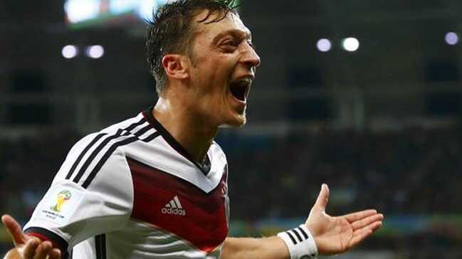 Mesut zil Barcelona'nn hedefinde