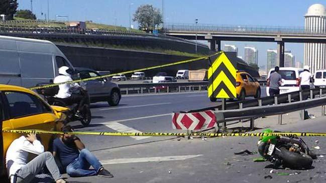 stanbul'da taksi ile motosiklet arpt: 1 l