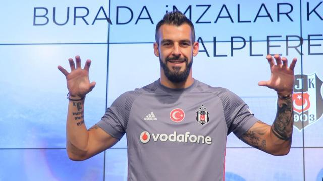 Alvaro Negredo tm kulvarlarda 35 gol atacan bir kada yazp imzalad