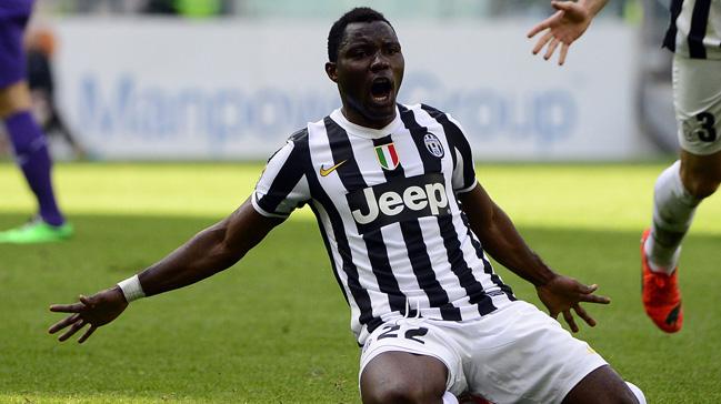 Sol bek araylarn srdren Galatasaray Juventus'tan Kwadwo Asamoah ile anlamak zere