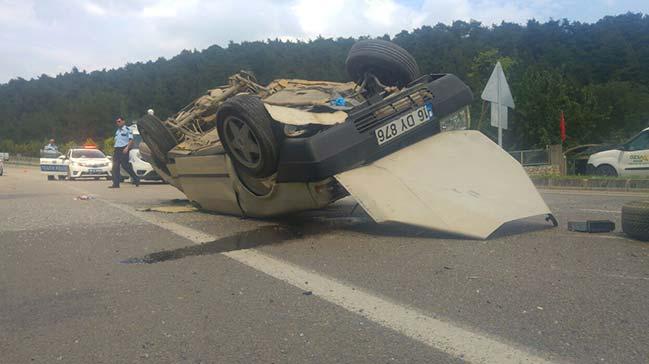 Son dakika: Otomobil kar eride geip takla att: 3 yaral