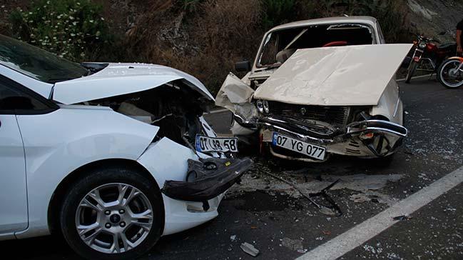 Alanya'da iki otomobil arpt: 12 yaral      