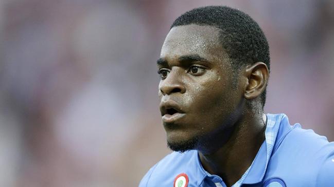 Fenerbahe Napoli'nin forveti Duvan Zapata ve menajeriyle el skt