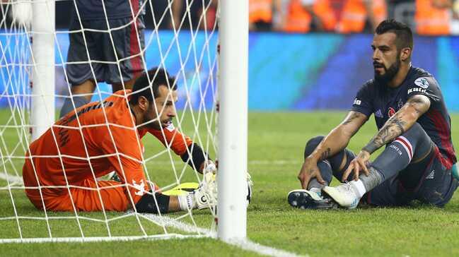 enol Gne, Vodafone Park'taki Antalyaspor manda Alvaro Negredo'yu ilk 11'de sahaya srecek