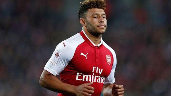 Chelsea Alex Oxlade-Chamberlain'in peinde