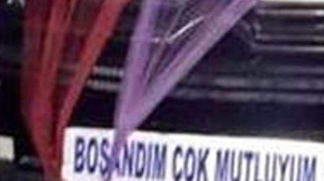 Konya'da bir adam boanmasn aracn ssleyerek kutlad