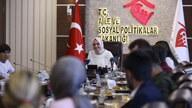 Erzurum'daki ocuk evleri ve sitelerinde kalan ocuklar Bakan Kaya'y ziyaret etti 