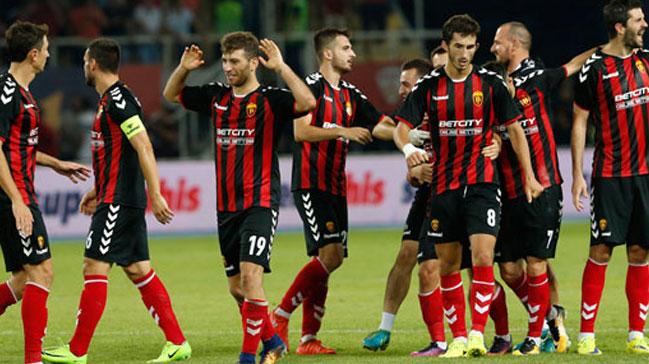 Makedonya'da gndem Vardar'n Fenerbahe galibiyeti