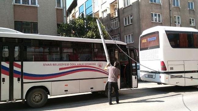 Caddeye den telefon kablosu trafii engelledi