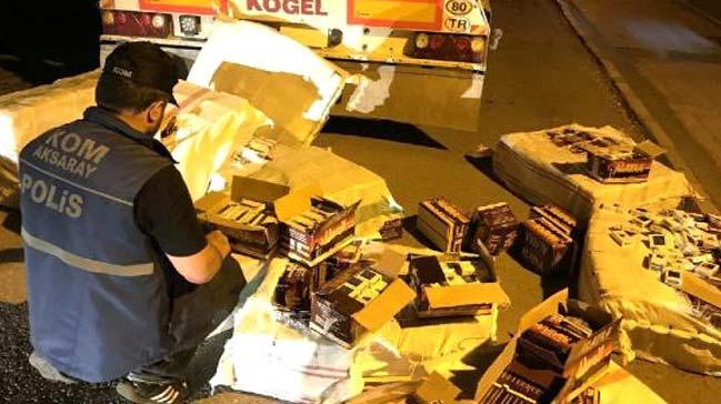 Aksaray'da TIR'da 7 bin 900 paket kaak sigara ele geirildi 