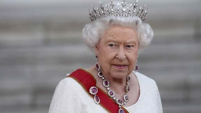 Kralie 2. Elizabeth'in taht brakaca iddias  