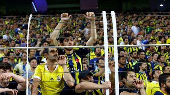 Fenerbahe tribnlerinde 'Ynetim istifa' sesleri