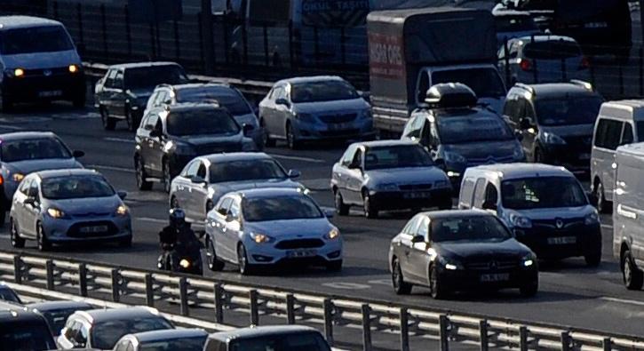 stanbul'da ana arterlerde bayram younluu balad