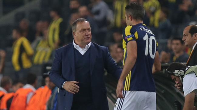 Advocaat'n Van Persie aklamas Fenerbahelileri artt