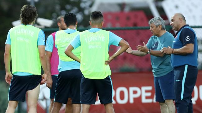 A Milli Futbol Takm, teknik direktr Mircea Lucescu ynetimindeki ilk idmanna kt