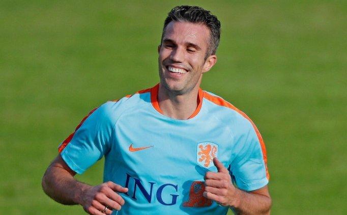 Hollanda'da antrenman yapan Van Persie Trkiye'de sakat!