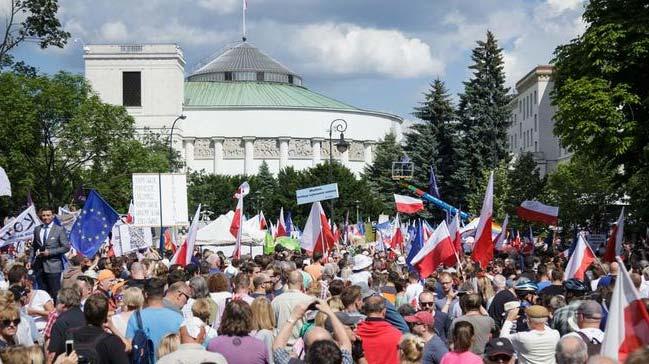 AB'den Polonya'ya yarg reformu uyars: Gerekli admlar atmakta kararlyz