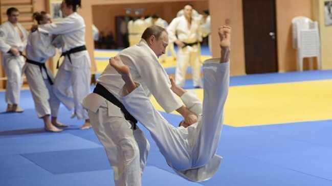 Japon lider Abe, Putin'i mindere davet etti