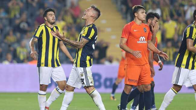 Medipol Başakşehir deplasmanda Fenerbahçe'yi uzatmalarda attığı golle 3-2 yendi