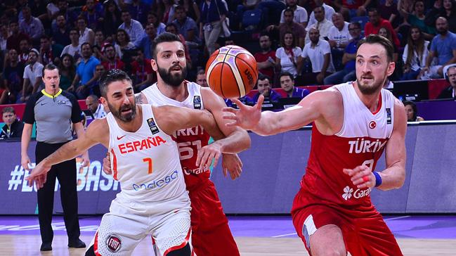 A Milli Basketbol Takmmz, 2017 Avrupa Basketbol ampiyonas'nda spanya'ya 73-56 malup oldu