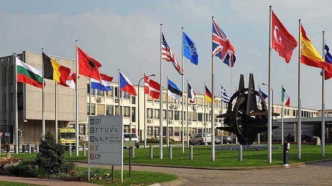 NATO toplantsna sokulan FET yesi bo salona konutu