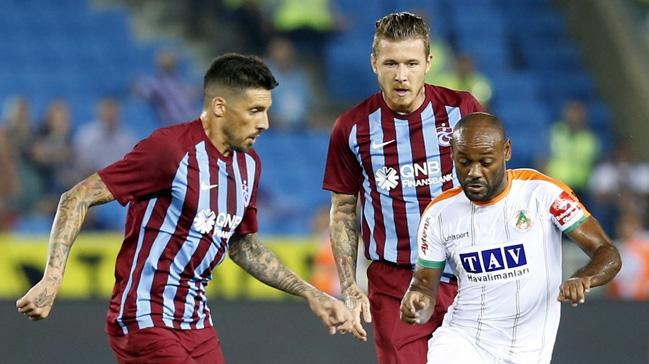 Sper Lig tarihine geecek mata Alanyaspor deplasmanda Trabzonspor'u 3-0'dan 4-3 devirdi
