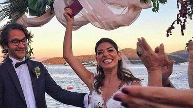 Oyuncu Ceren Moray evlendi