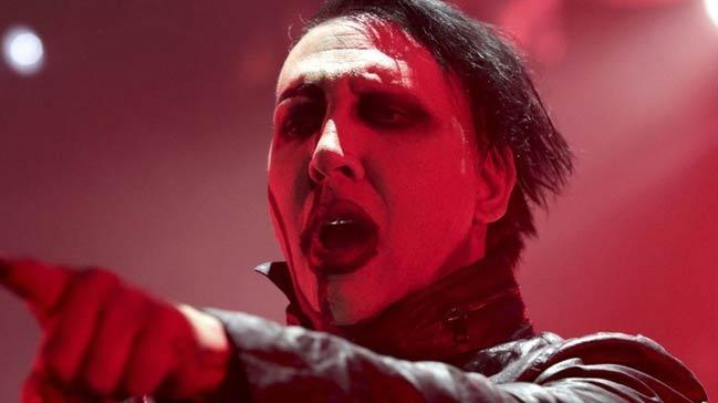 Dnyaca nl yldz Marilyn Manson'un zerine dekor devrildi