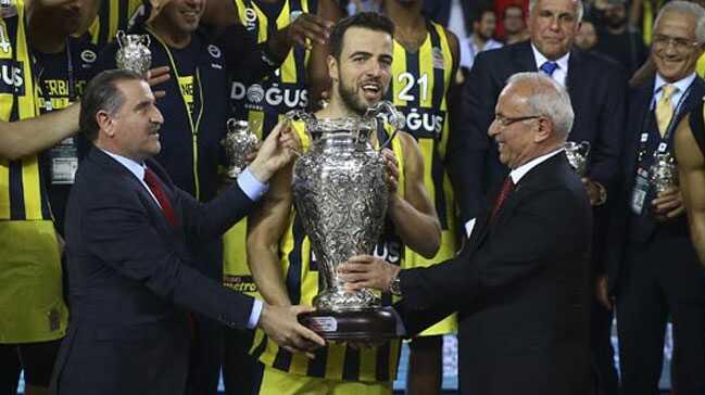 Fenerbahe Dou'a kupasn Bakan Bak verdi!