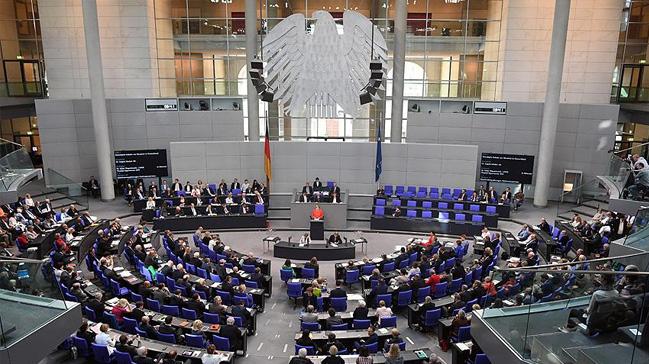 Alman Meclisinde 'oturma dzeni' sorun oldu