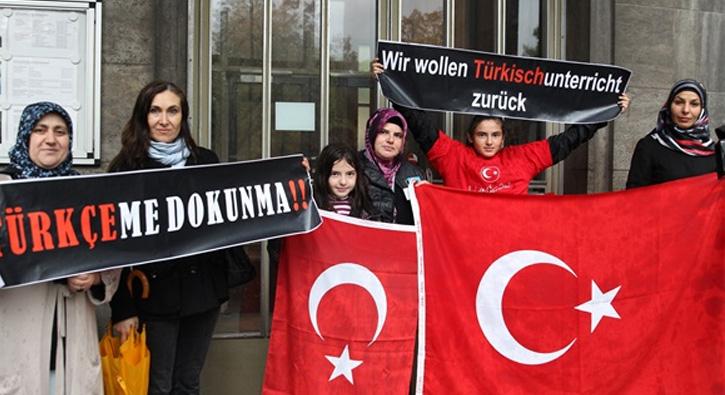 Almanya'da 'Trkeme dokunma' protestosu