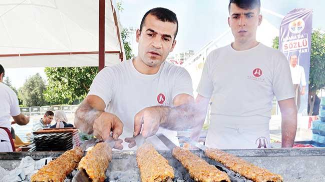 En lezzetli festival Adanada balad