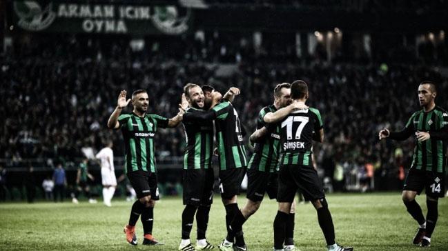 Sakaryaspor, yeni stadnda galibiyetle balad!