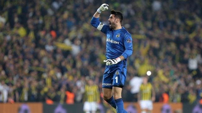 Fenerbahe'de Carlos Kameni sakatland, eldivenler Volkan Demirel'in