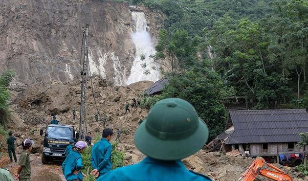 Vietnam'daki sel ve toprak kaymasnda l says 54'e ykseldi