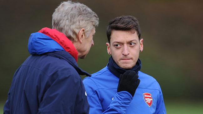 Arsenal Teknik Direktr Arsene Wenger, Mesut zil'e sahip kt