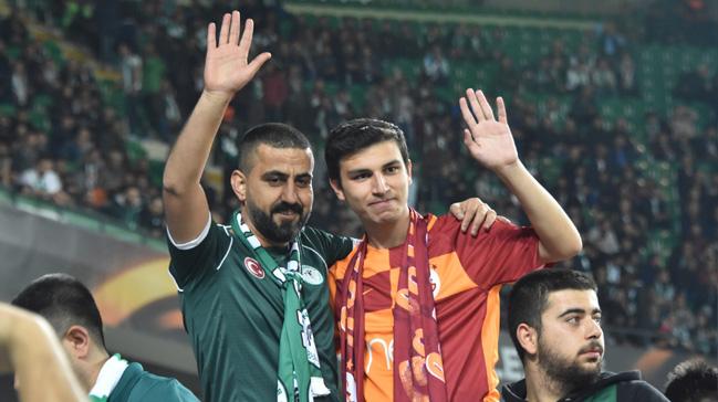 Konya'da bir grubun saldrsna urayan Galatasaray taraftar, formasyla Salzburg man izledi